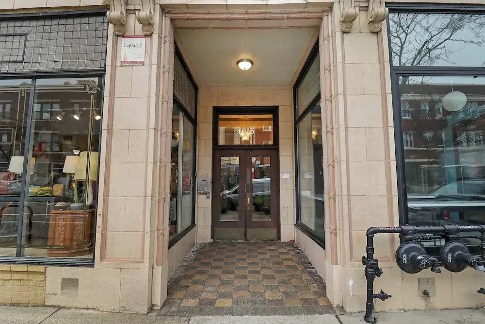 1BR Homey Pad - Lincoln 205