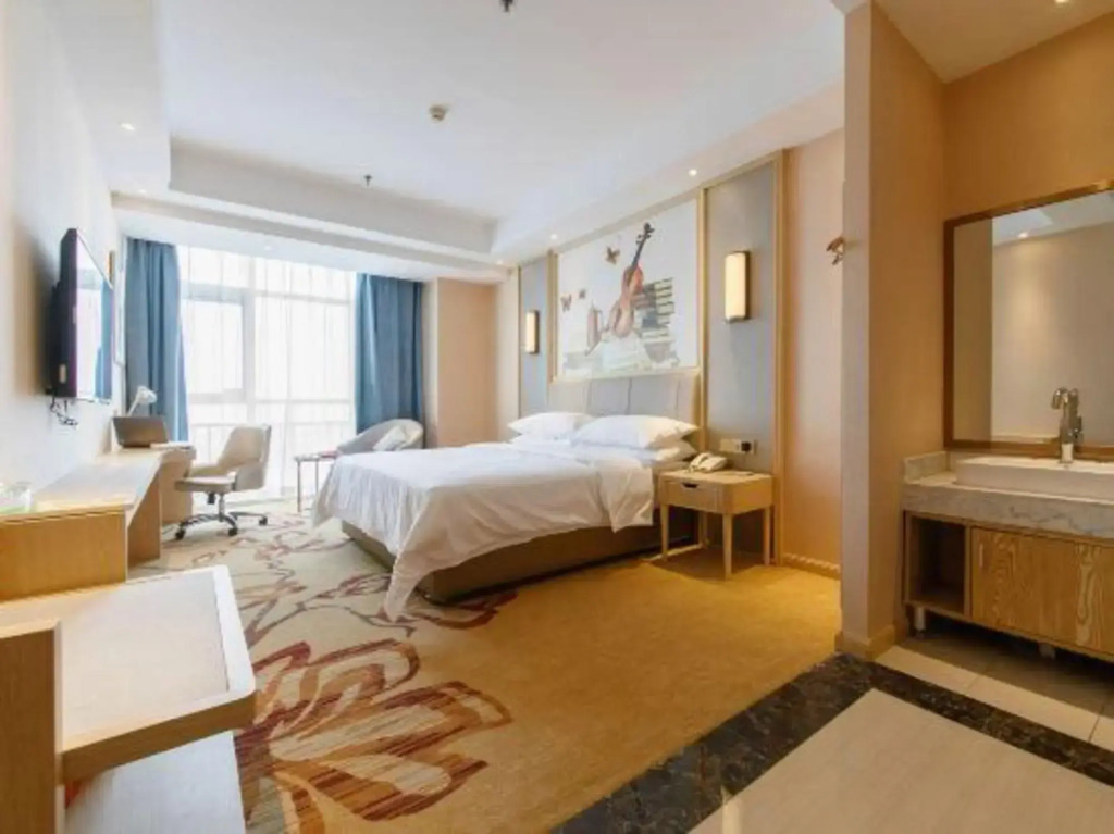 Vienna Classic Hotel (Qilu shoe city zoo store)