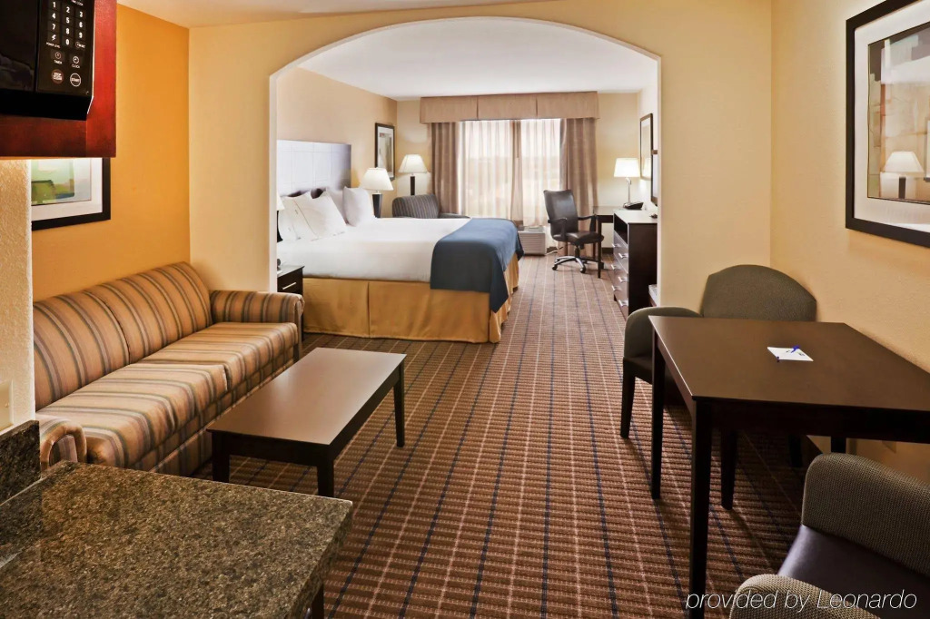 Holiday Inn Express and Suites Hotel - Pauls Valley by IHG