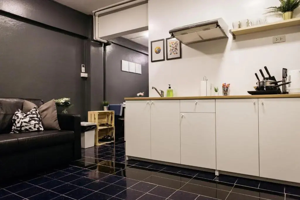 T2 2 Bedrooms 6 guests Full kitchen 1 min to BTS