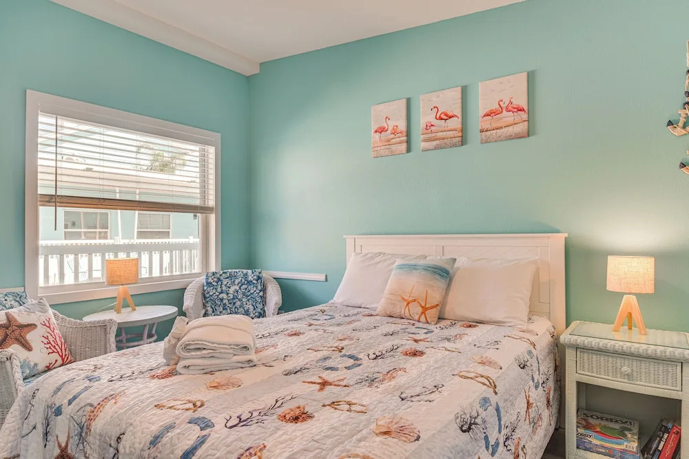 Madeira Beach Studio: Walk to John's Pass!