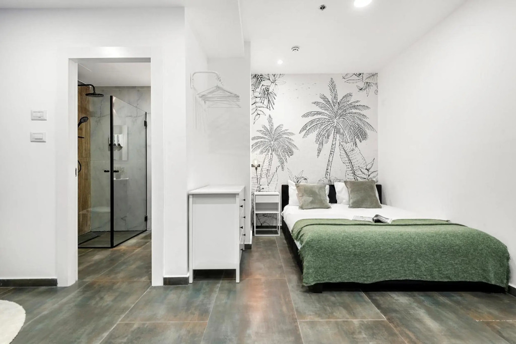 Fresh new place, central right next to the beach M3