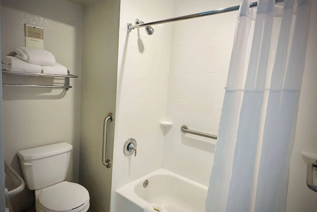 Days Inn Alexandria by Wyndham