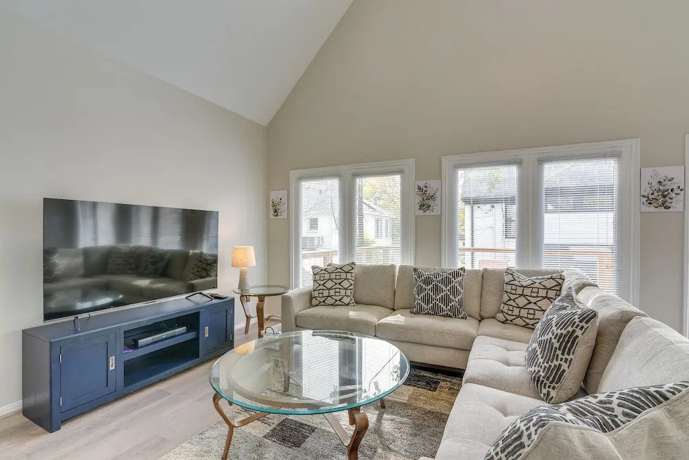 1 Mi to Rice! Pet-friendly, Modern Apt in Houston