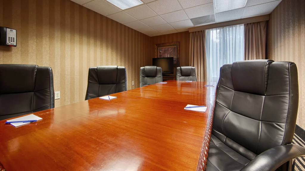 Best Western Plus Russellville Hotel & Suites