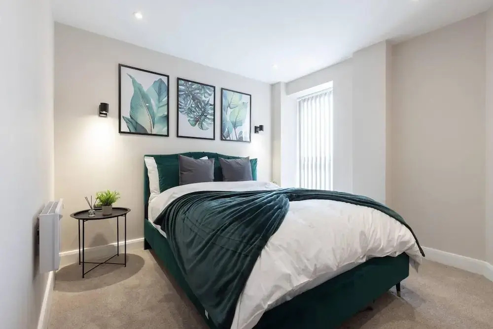 Modern City Apartment - Sleeps 4 & Walk to Arena