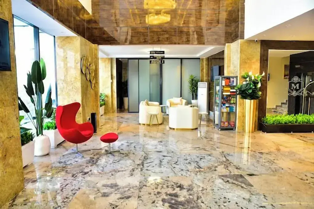3pple M Continental Hotel & Suites