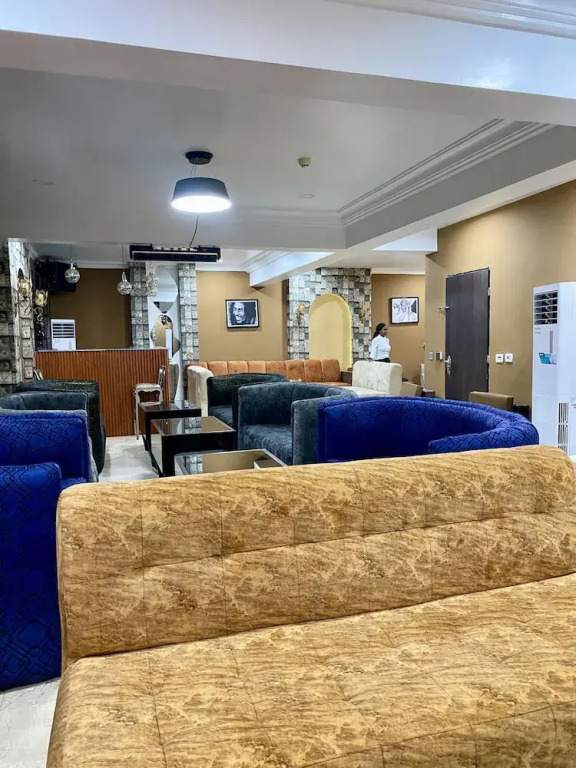 Glovis Suites