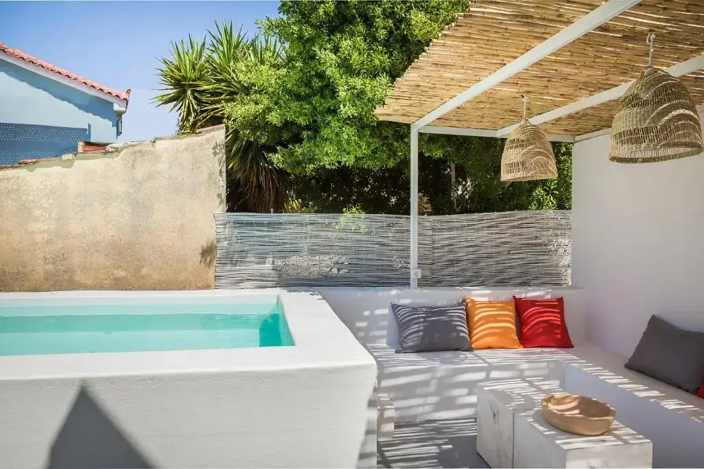 Bohemian Nest - Cheerful 2-Bedroom Villa with pool