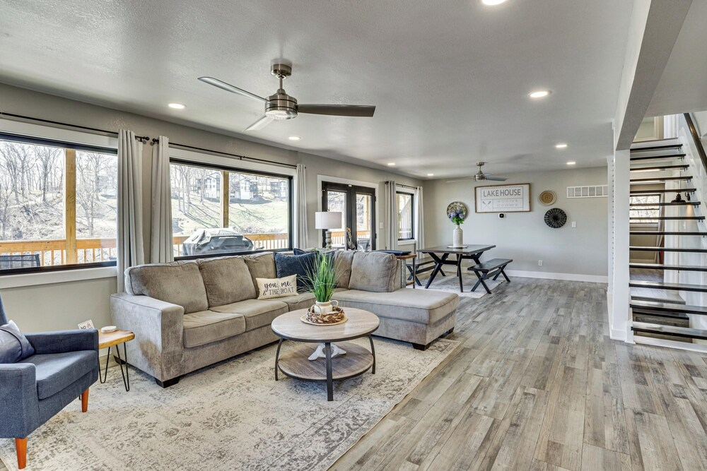 Private Dock & Theater Room: Lake Ozark Luxury