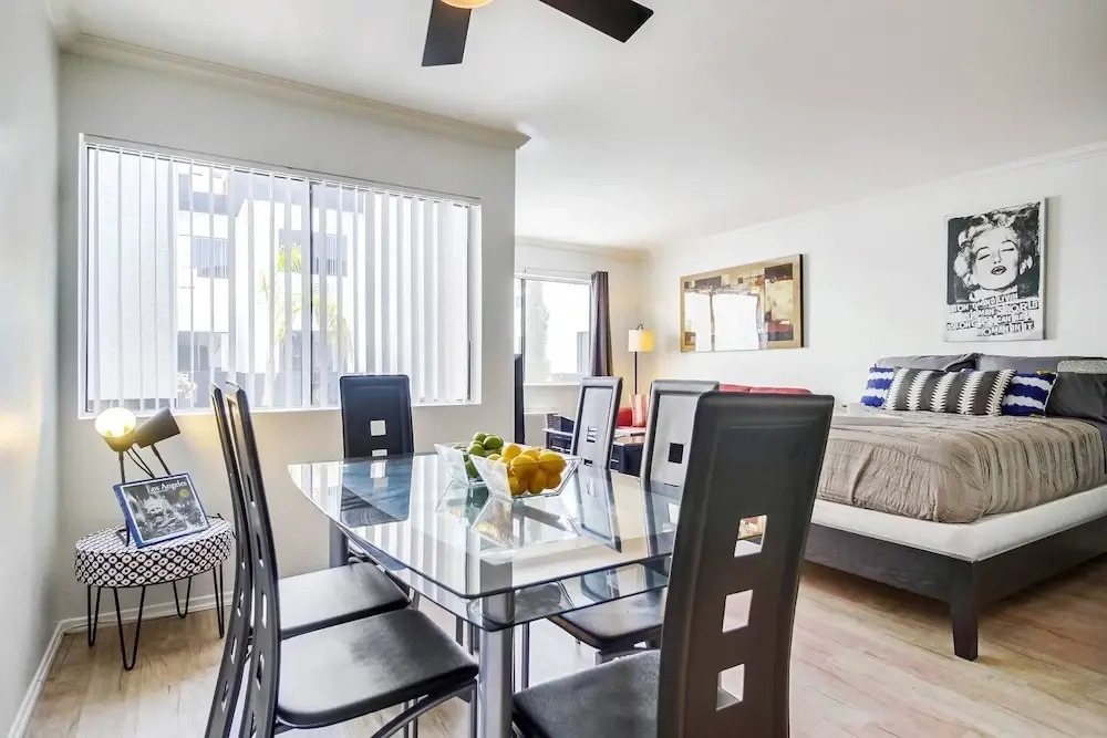 (70% off) - On Hollywood Walk Of Fame! - 2BR/2BATH - Free Parking! (D2)
