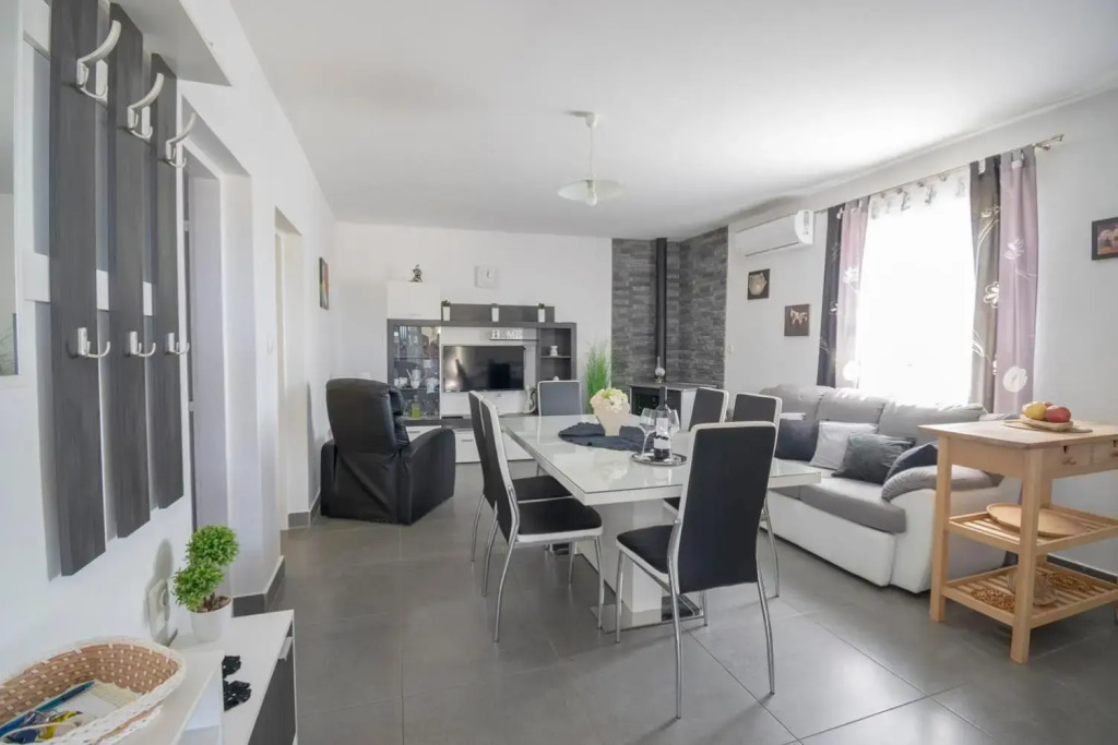 Holiday Home Roza with Whirlpool by Villas Guide
