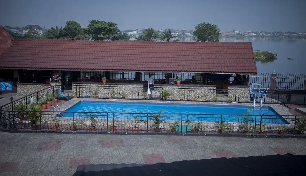 Benny Hotel