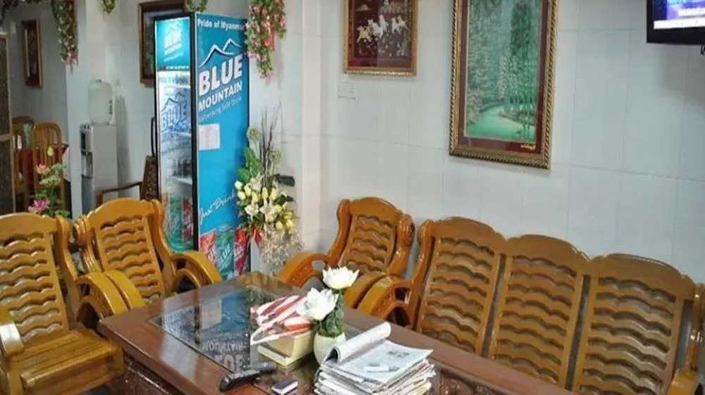 Daw Htay Hotel