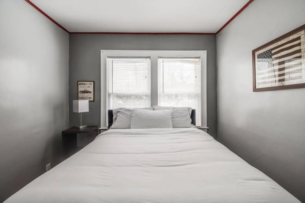 AutoManiac spot in the heart of Pontiac/3 beds 2 baths