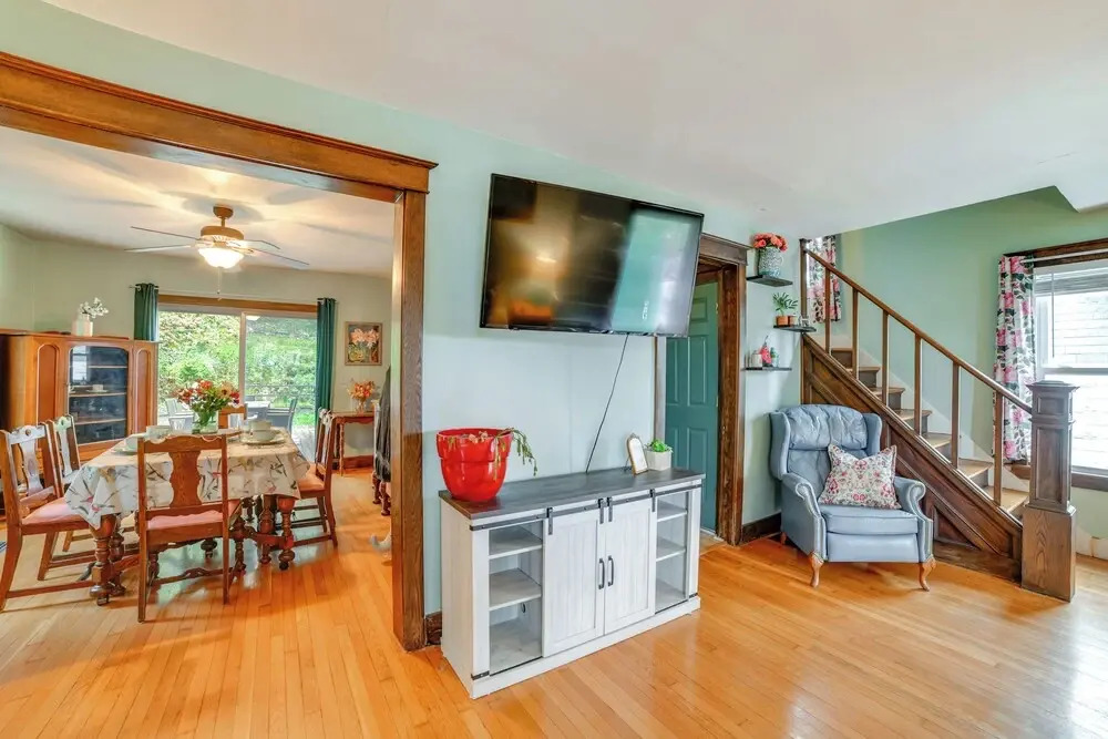 1 Mi to Dtwn Binghamton: Pet-friendly Home w/ Deck