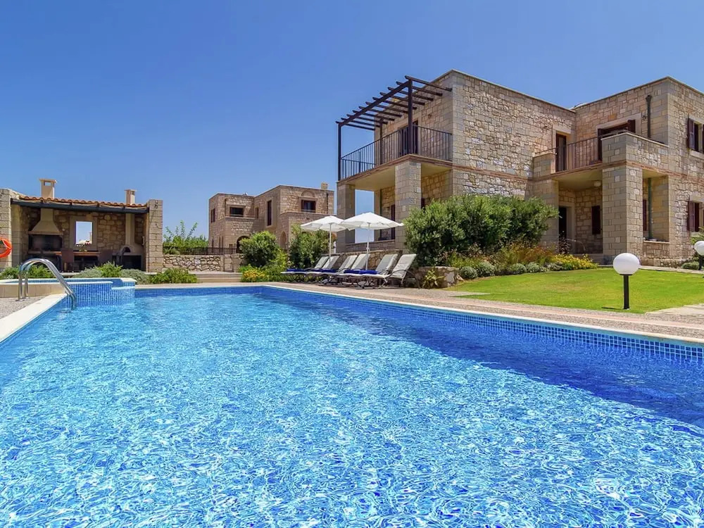 Villa in Kamisiana With Private Pool & Beach