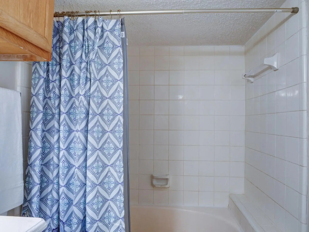 Lovely 2 BR, 1 ba condo near Medcenter