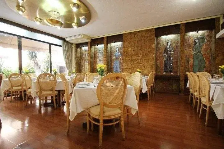 Ionis Hotel