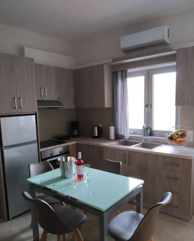 Fotakis Home - Comfortable Newbuilt 2 Bedroom Home, 20 Meters from the Sea