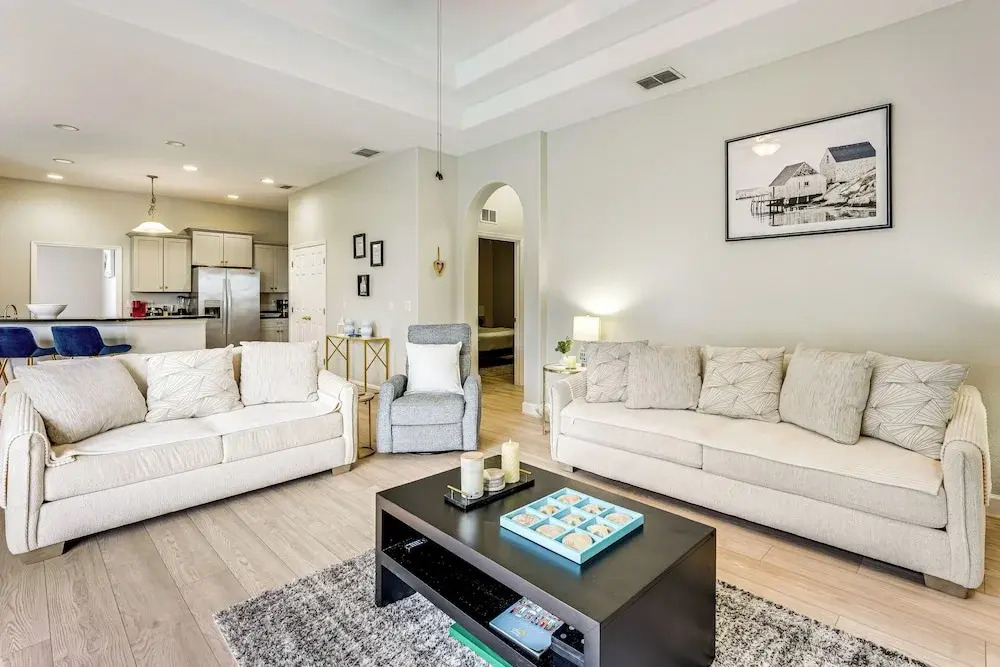 Game, Swim & Unwind: Lakeside Retreat Near Disney