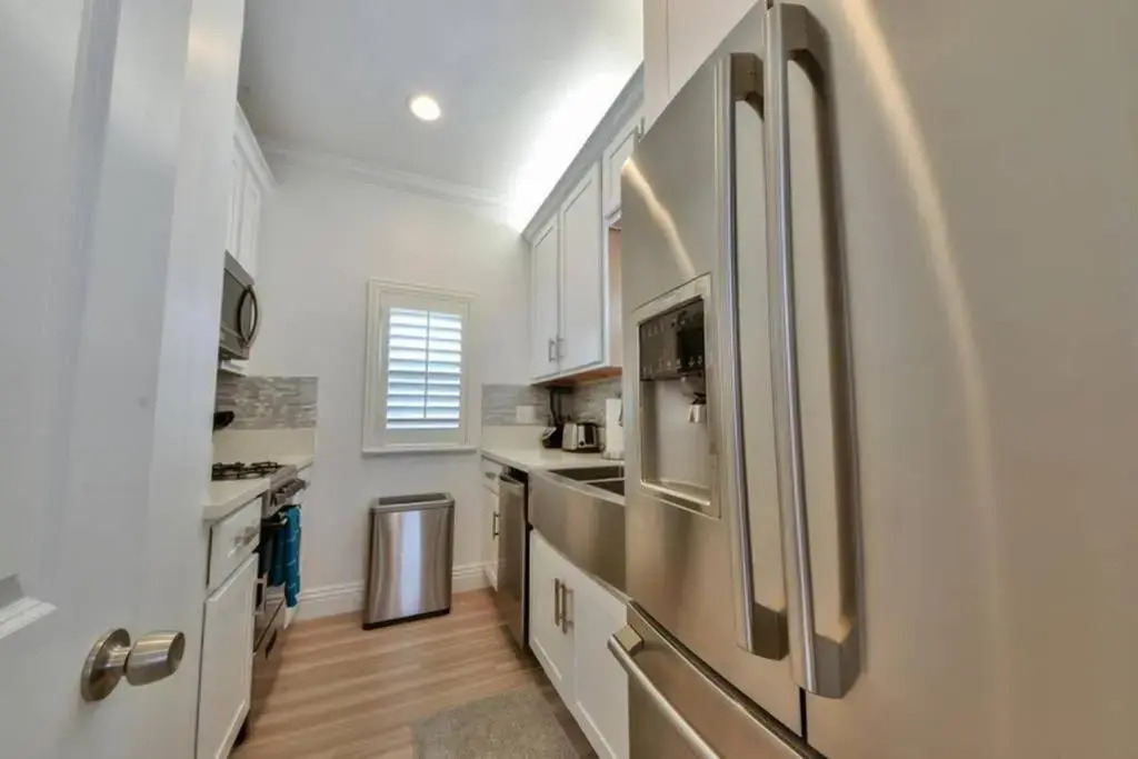 1000#5 Premier Modern Home w View, Parking, and AC