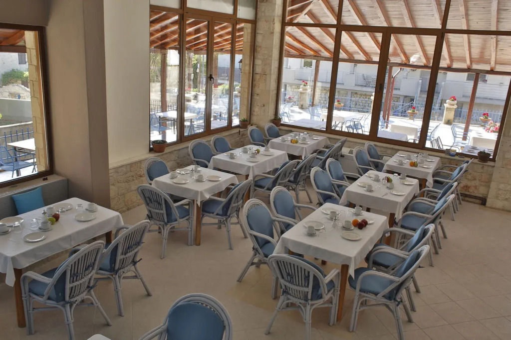 Stratos Hotel