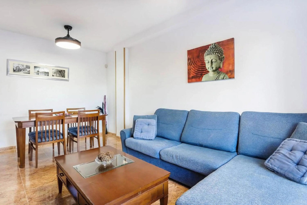 Apartamento con terraza y piscina