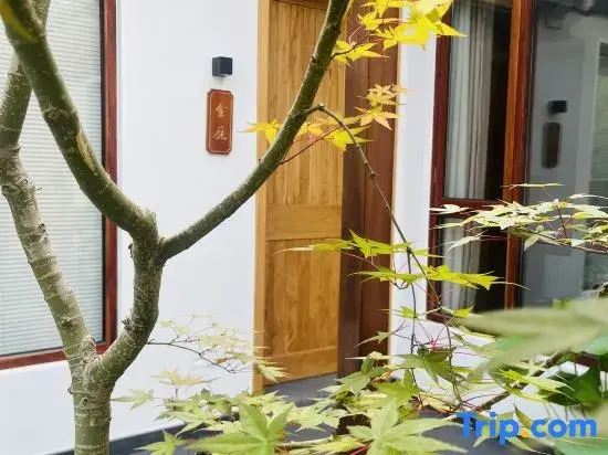 Jinglu Homestay