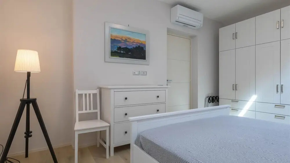 Luxury Apartment in Modern Villa Unit 1