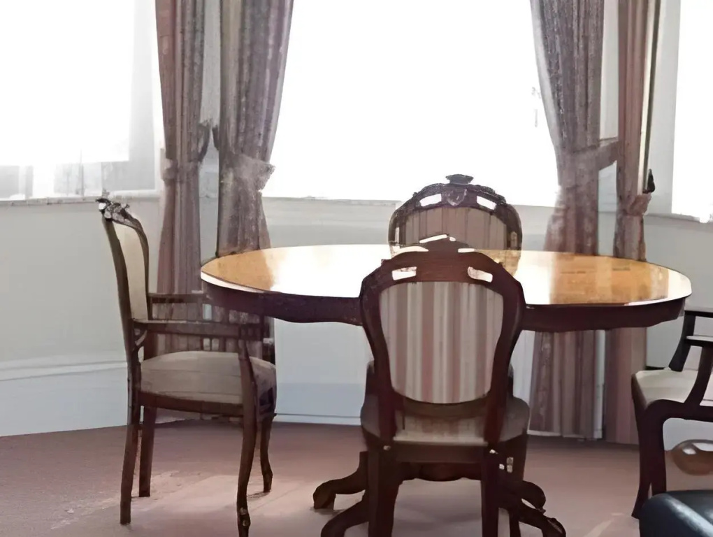 Kensington Court ApartHotel