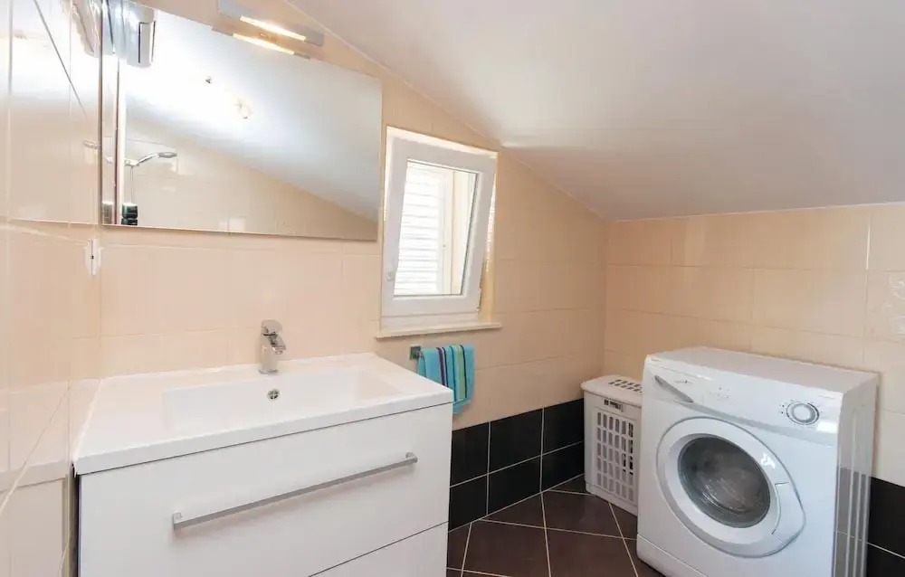 Beautiful Home in Supetarska Draga With Sauna, Wifi and 4 Bedrooms