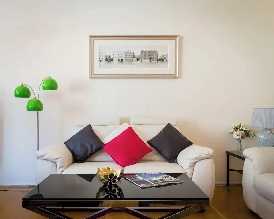 Spacious 2-bedroom Apartment in Mayfair
