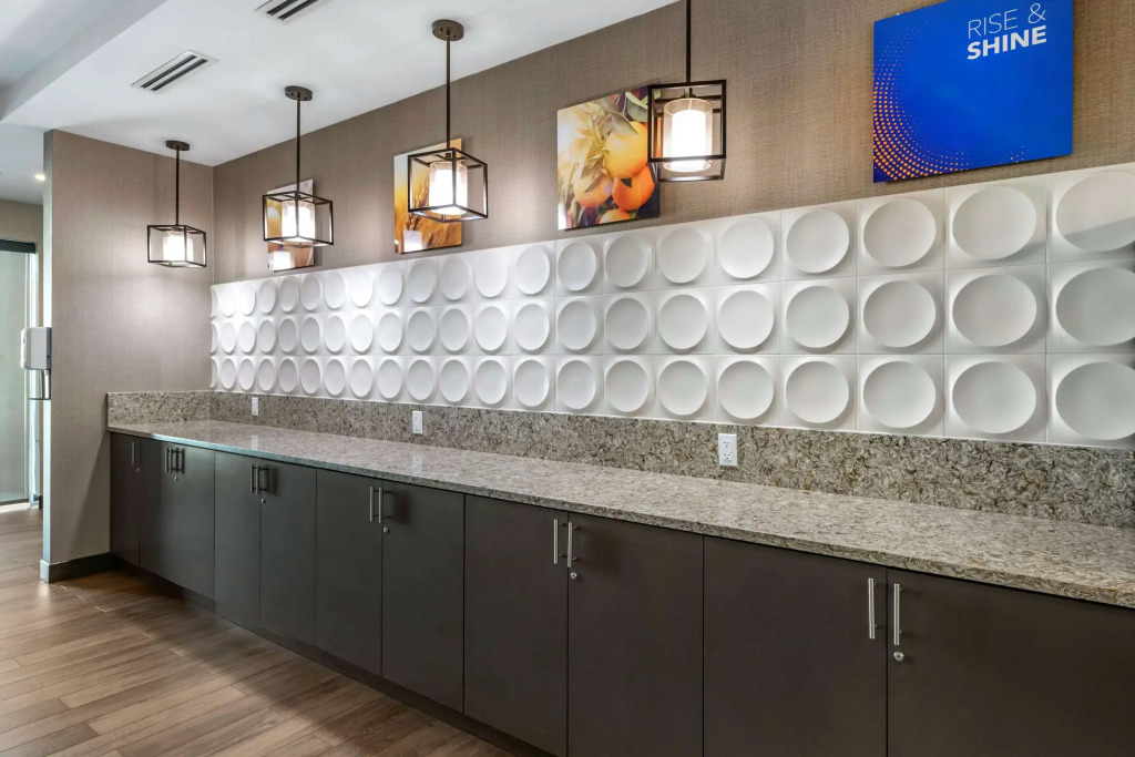 Comfort Suites Fort Lauderdale Airport & Cruise Port