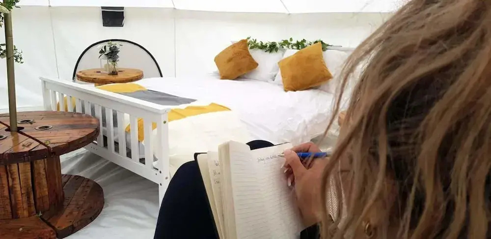 Luxury 4 Person Glamping Tent-Campsite