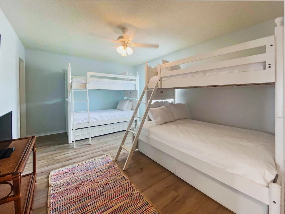 On the Beach - 2 Br townhouse by RedAwning