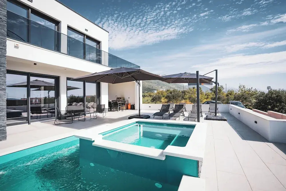 Modern Sea View Villa, Private Pool, Whirlpool, Calm & Beach Near