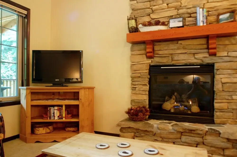Glacier Springs Cabin 89 Cedar and Log Cabin Close to Skiing and Hiking