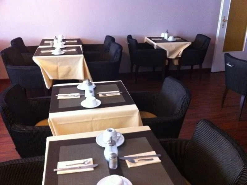 Hotel 33