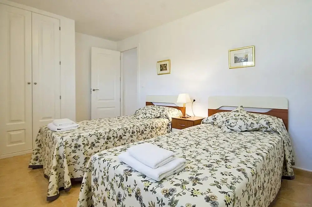 Villa - 6 Bedrooms with Pool and WiFi - 105005