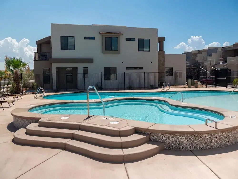 Poolside Perfection - Close to Zion