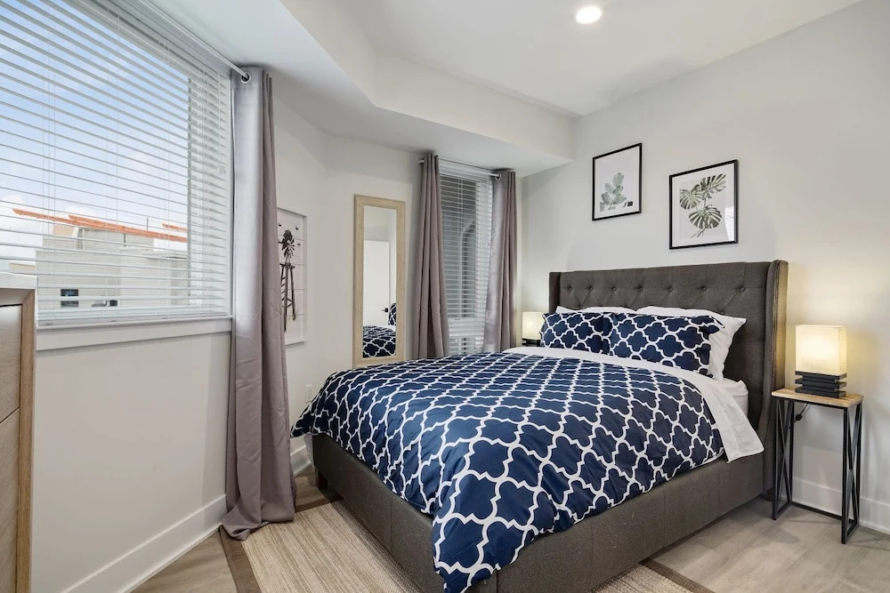 Bright 3 Bedroom + Rooftop Views