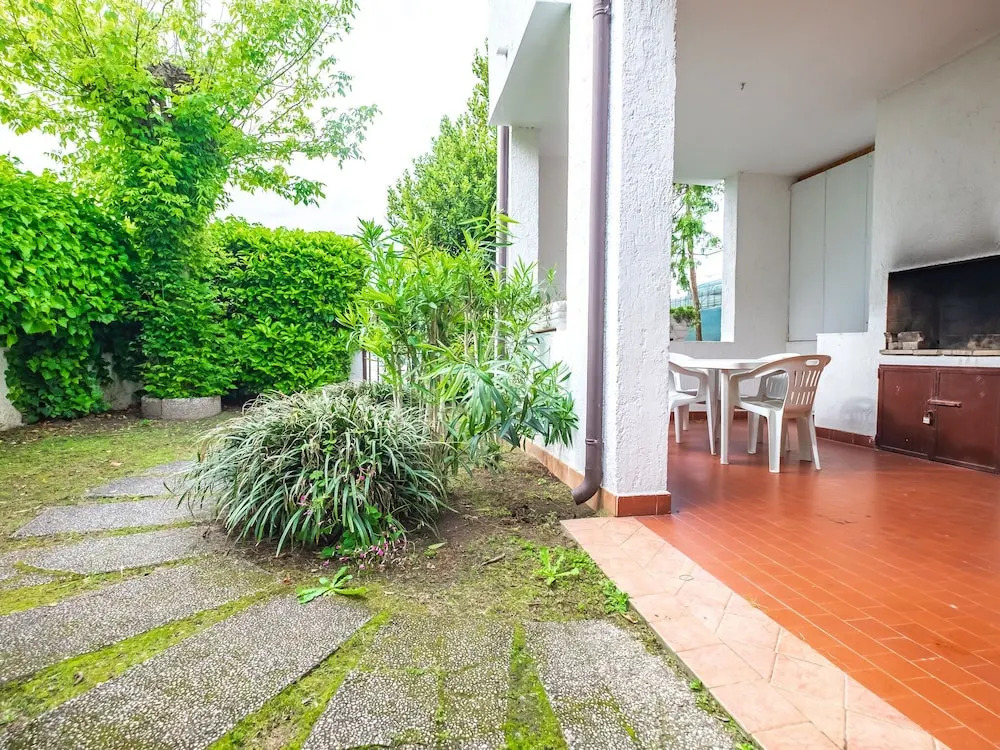 House in Residence With Garden With Gazebo and Barbecue