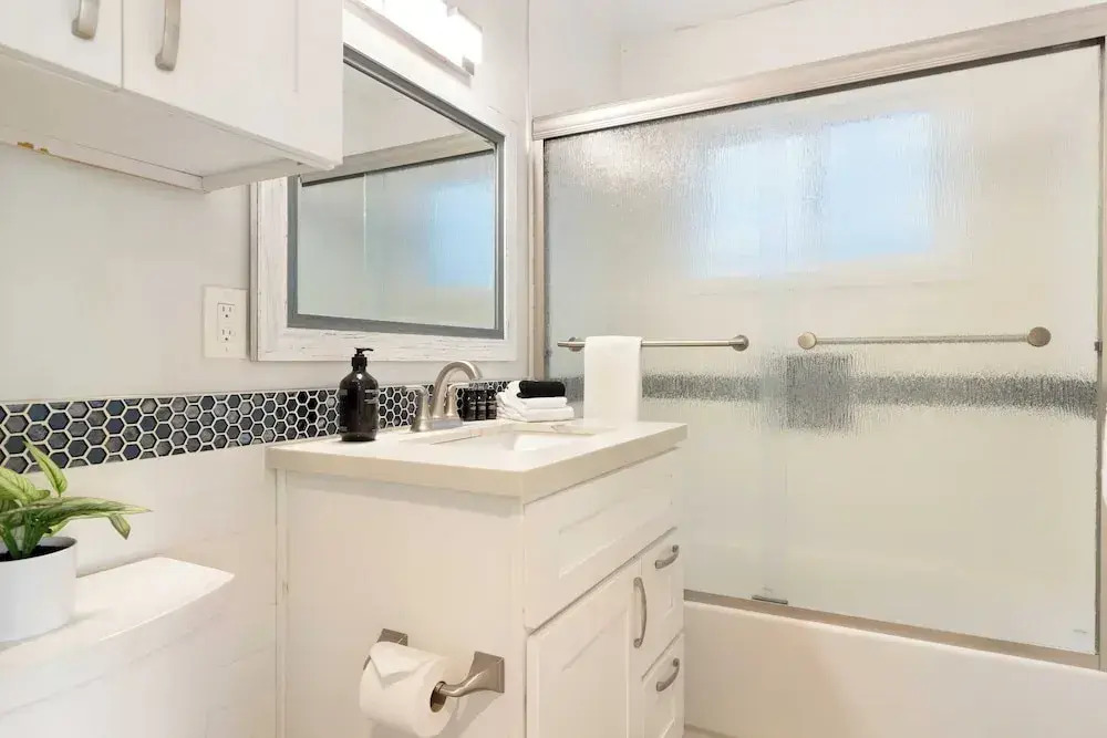 Mission Point Buyout by Avantstay Two Unit Buyout w/ Patio, Fire Pit & Close to Beach! 6bdrs