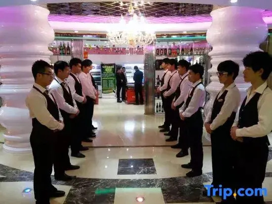 Huadong Hotel
