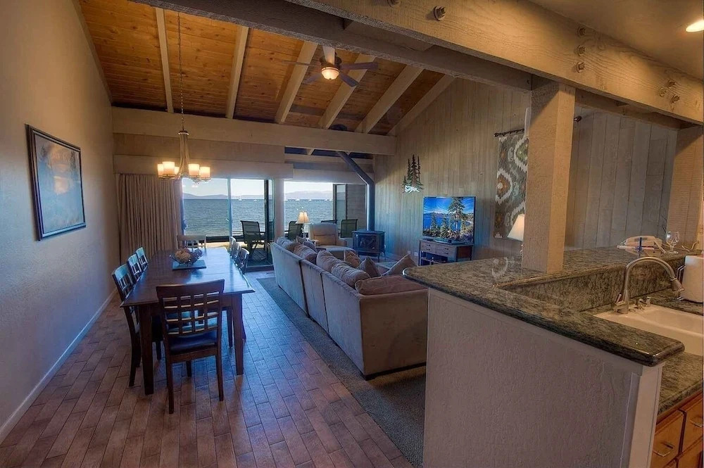 Sky Lake Splendor 5 Bedroom Condo by RedAwning