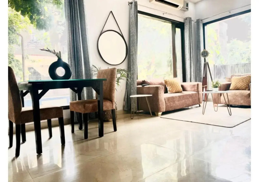 Bluo 3Bhk - Dlf Galleria - Bathtub, Balcony