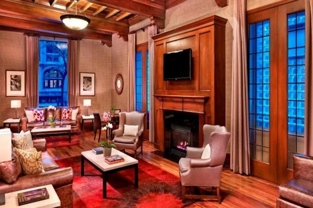 Tremont Hotel by SB at Chicago Magnificent Mile