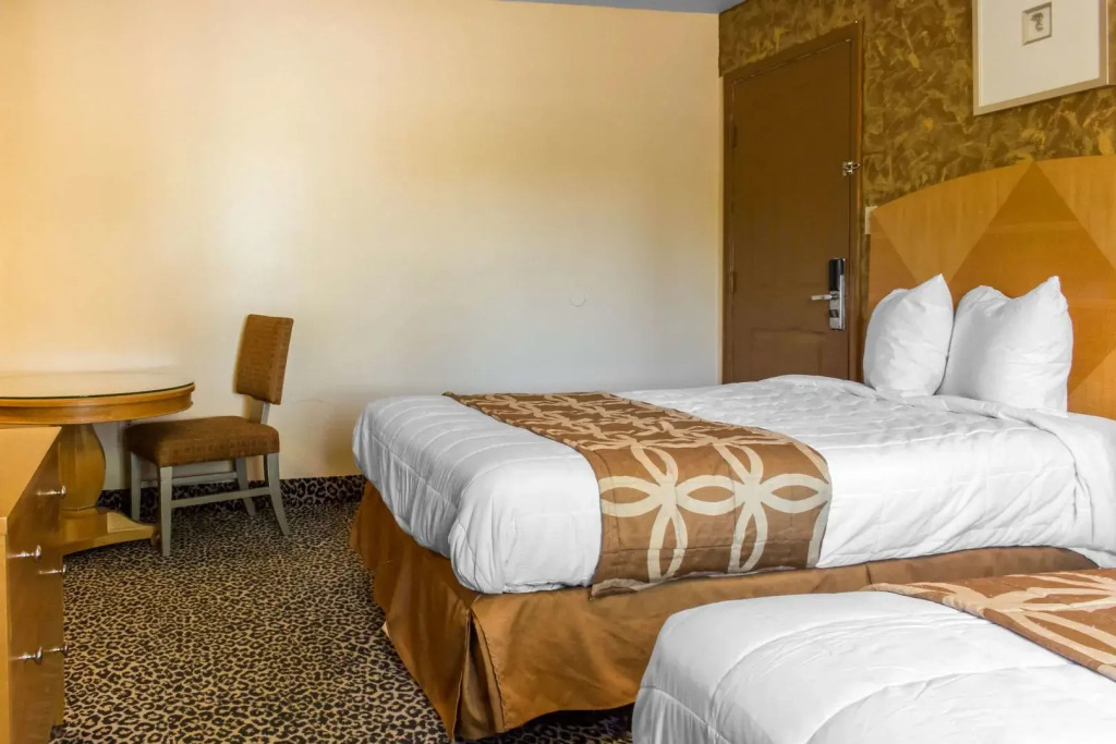 Deluxe Inn