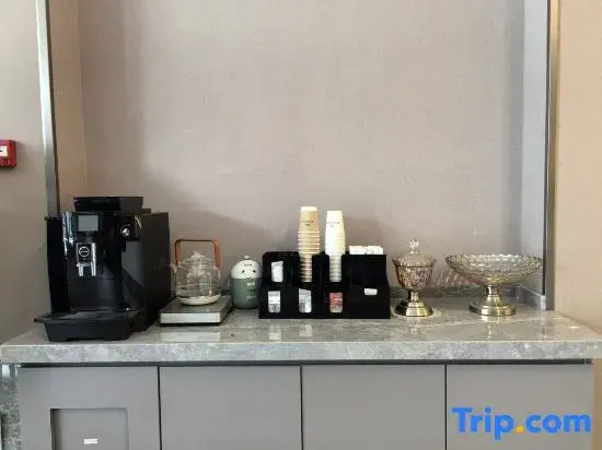 Home Inn Business Hotel (Xuanwei Meihuan Park Xining Center Branch)